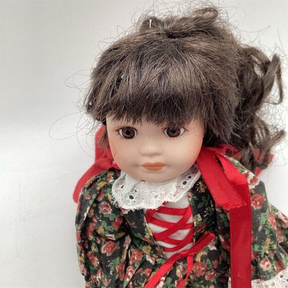Vintage Little Red Riding Hood Porcelain Doll Royalton Collection - Picture 3 of 10